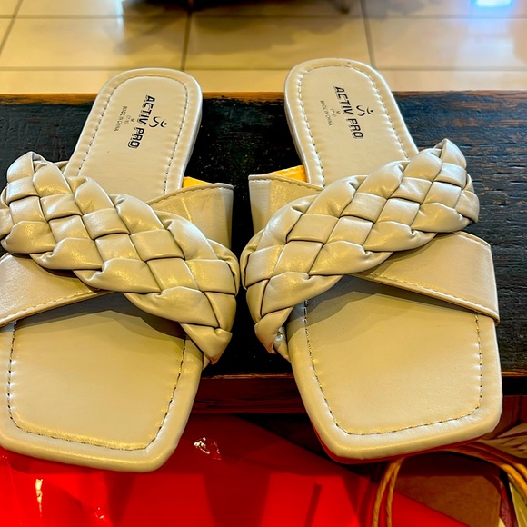 Grey  sandals new m 7/8 - Picture 1 of 1